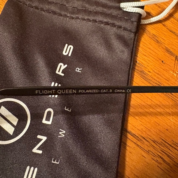 Blenders FLIGHT QUEEN POLARIZED Black Aviator Sunglasses - Picture 3 of 4